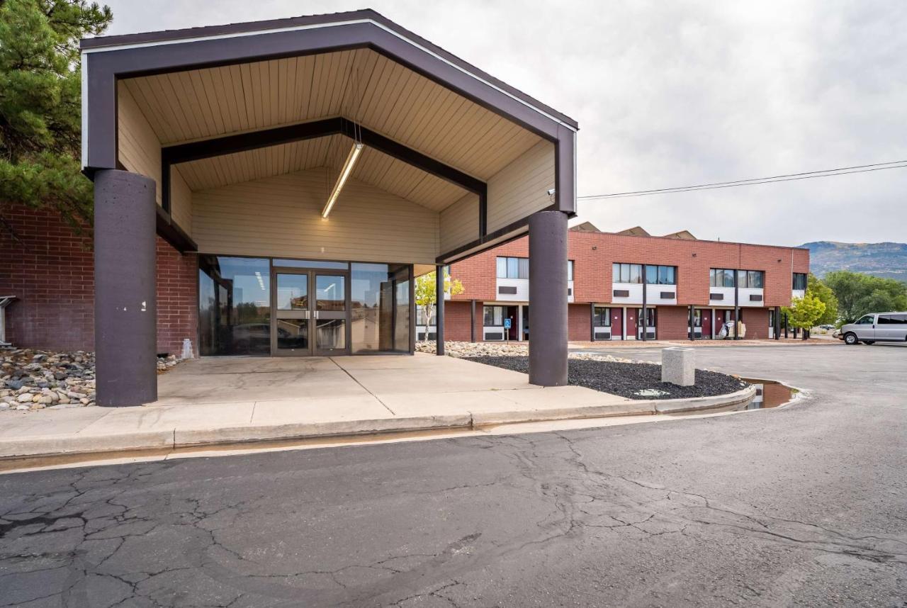 Ramada By Wyndham Cedar City Exterior photo
