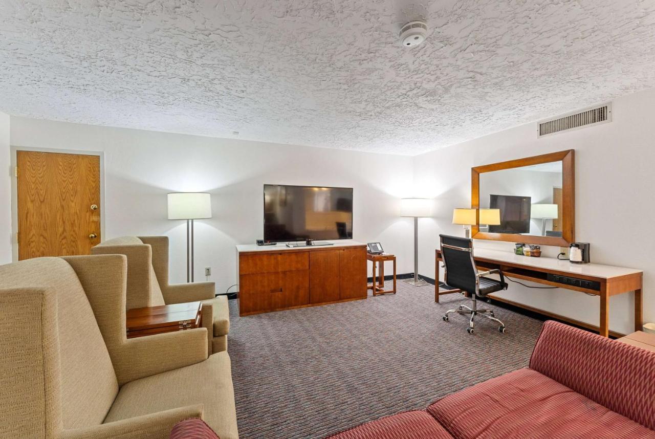 Ramada By Wyndham Cedar City Exterior photo