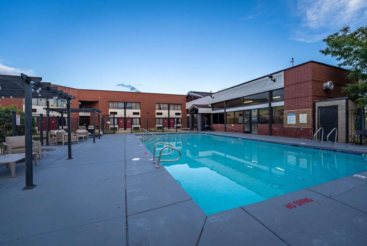 Ramada By Wyndham Cedar City Exterior photo