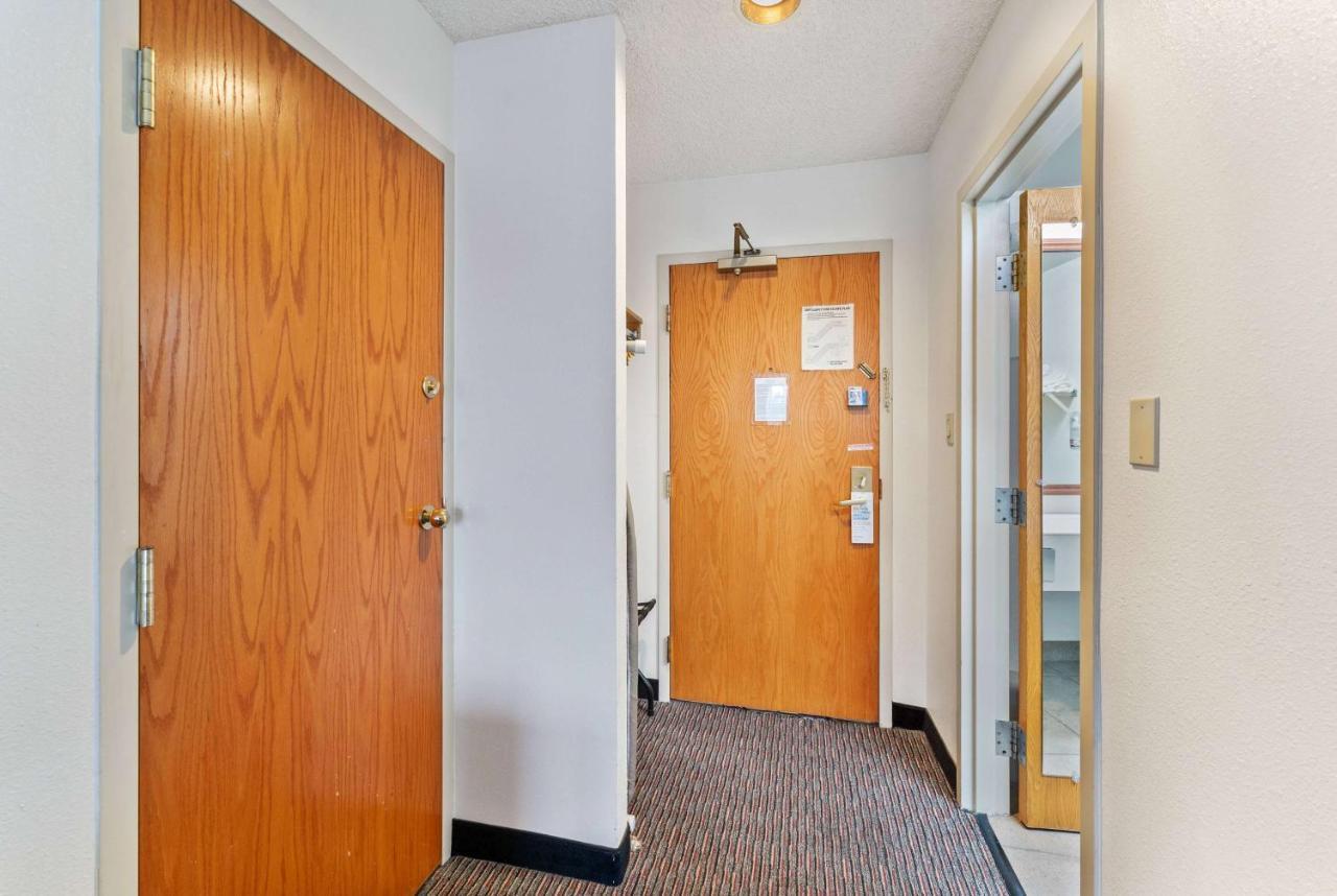Ramada By Wyndham Cedar City Exterior photo