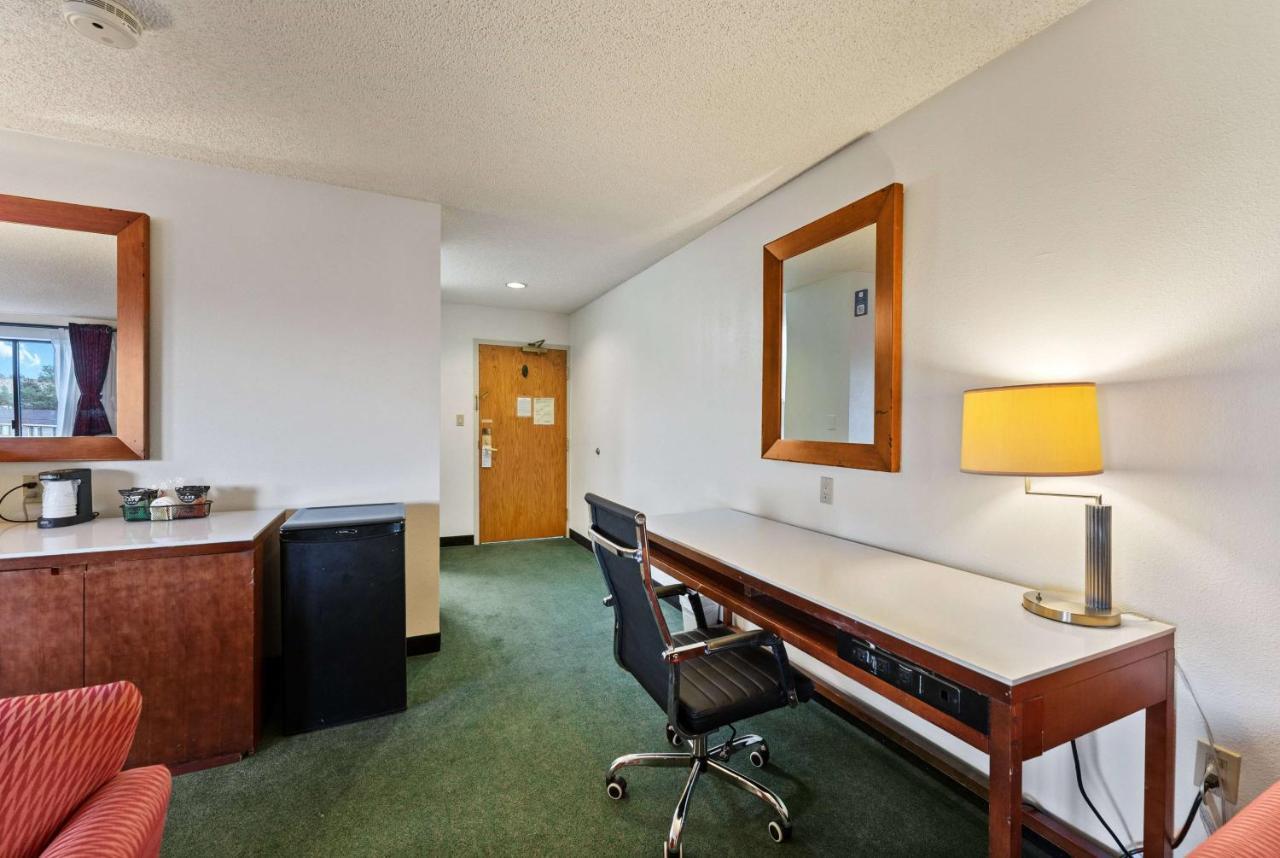 Ramada By Wyndham Cedar City Exterior photo