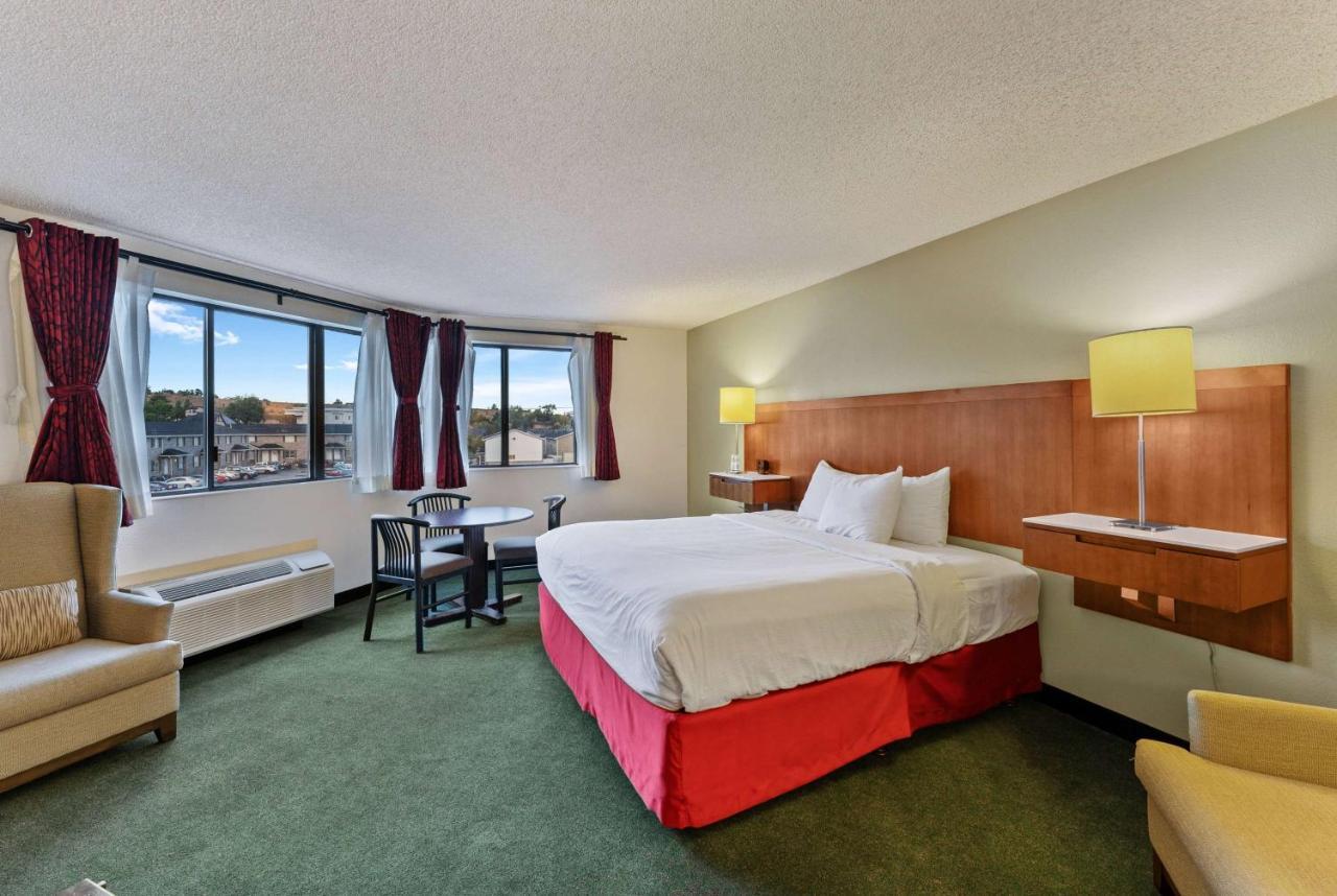 Ramada By Wyndham Cedar City Exterior photo