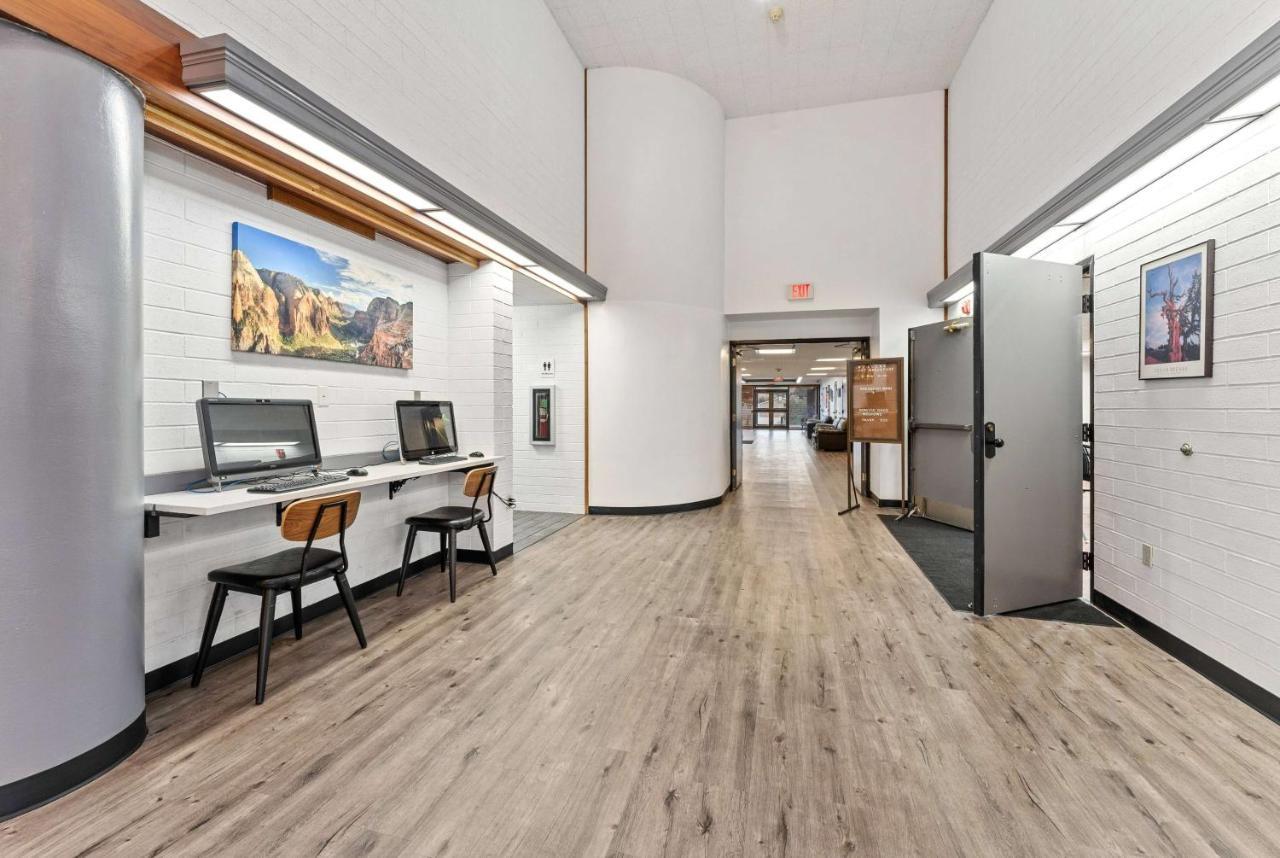 Ramada By Wyndham Cedar City Exterior photo